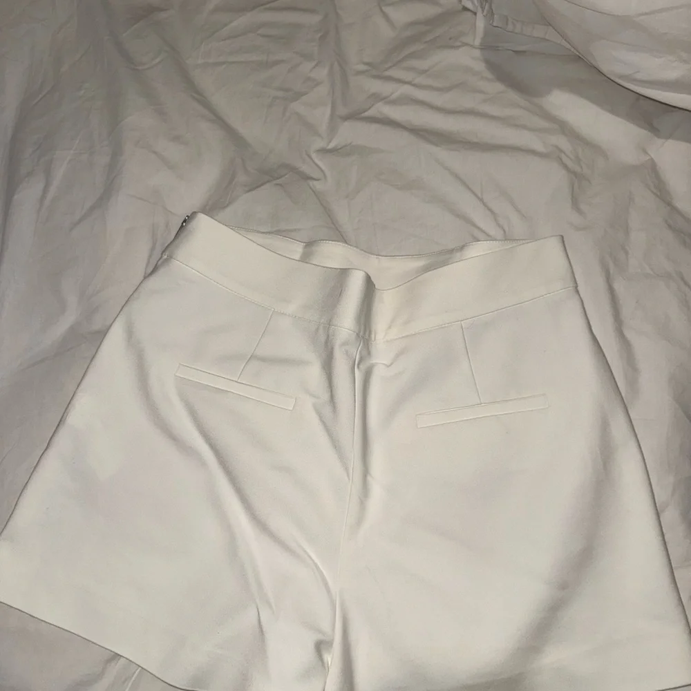 Zara High Waist White Shorts - Picture 3 of 6